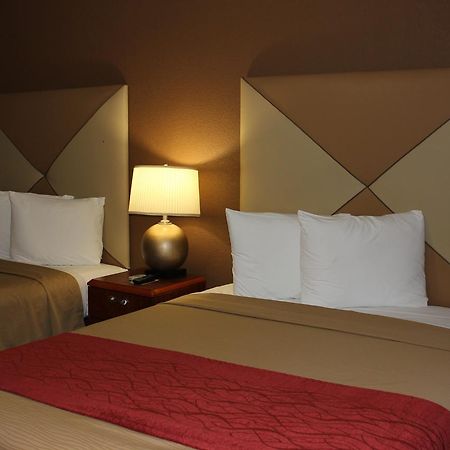 Econo Lodge Oskaloosa Bagian luar foto