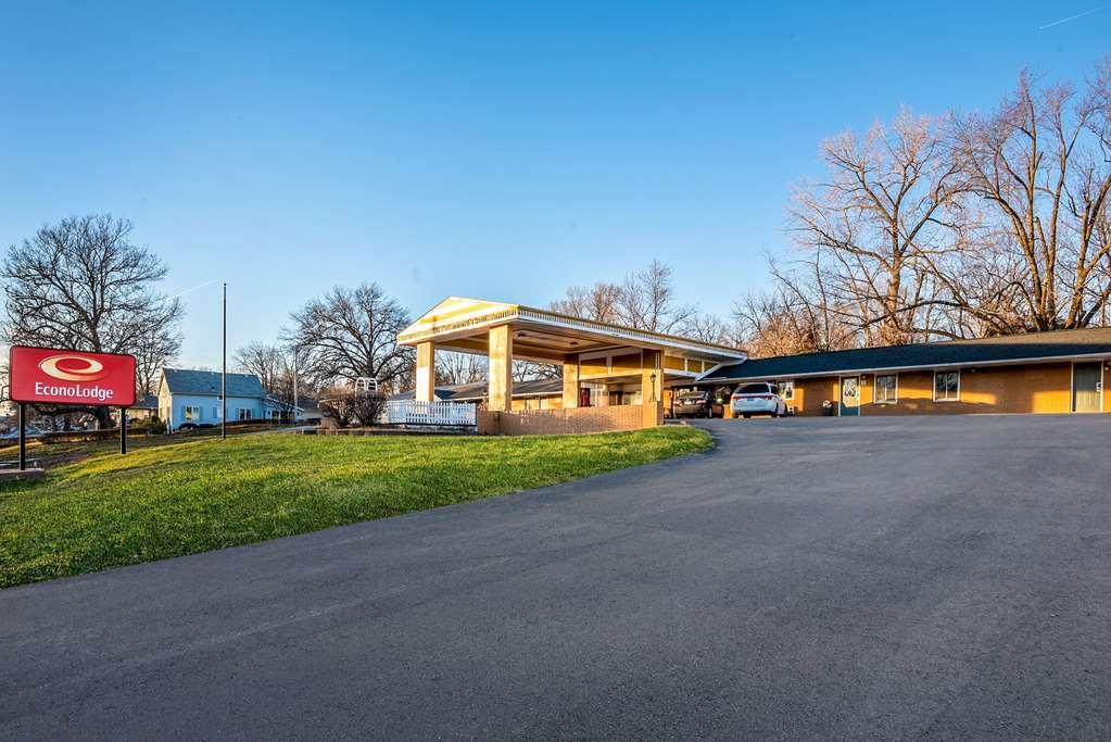 Econo Lodge Oskaloosa Bagian luar foto