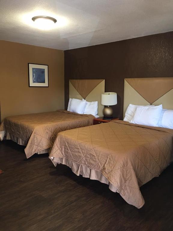 Econo Lodge Oskaloosa Bagian luar foto