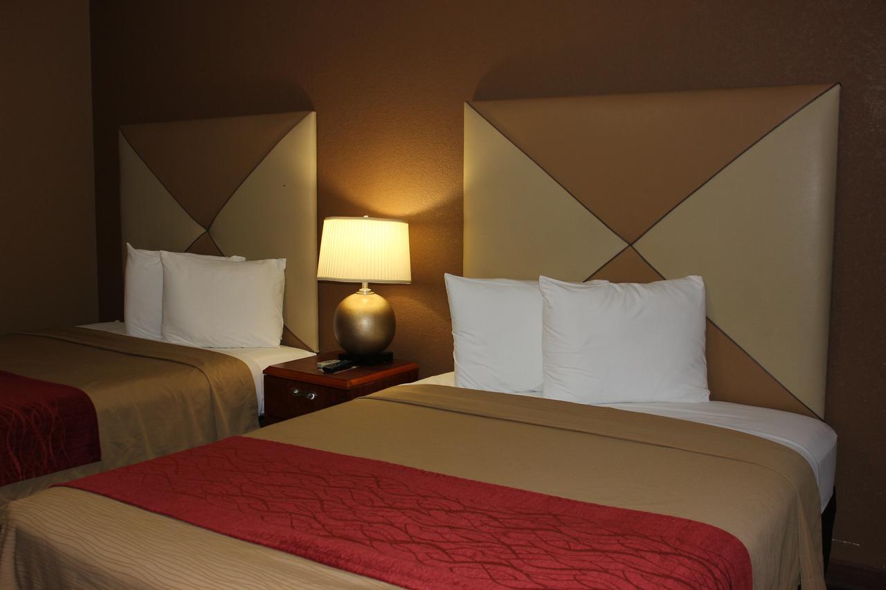 Econo Lodge Oskaloosa Bagian luar foto