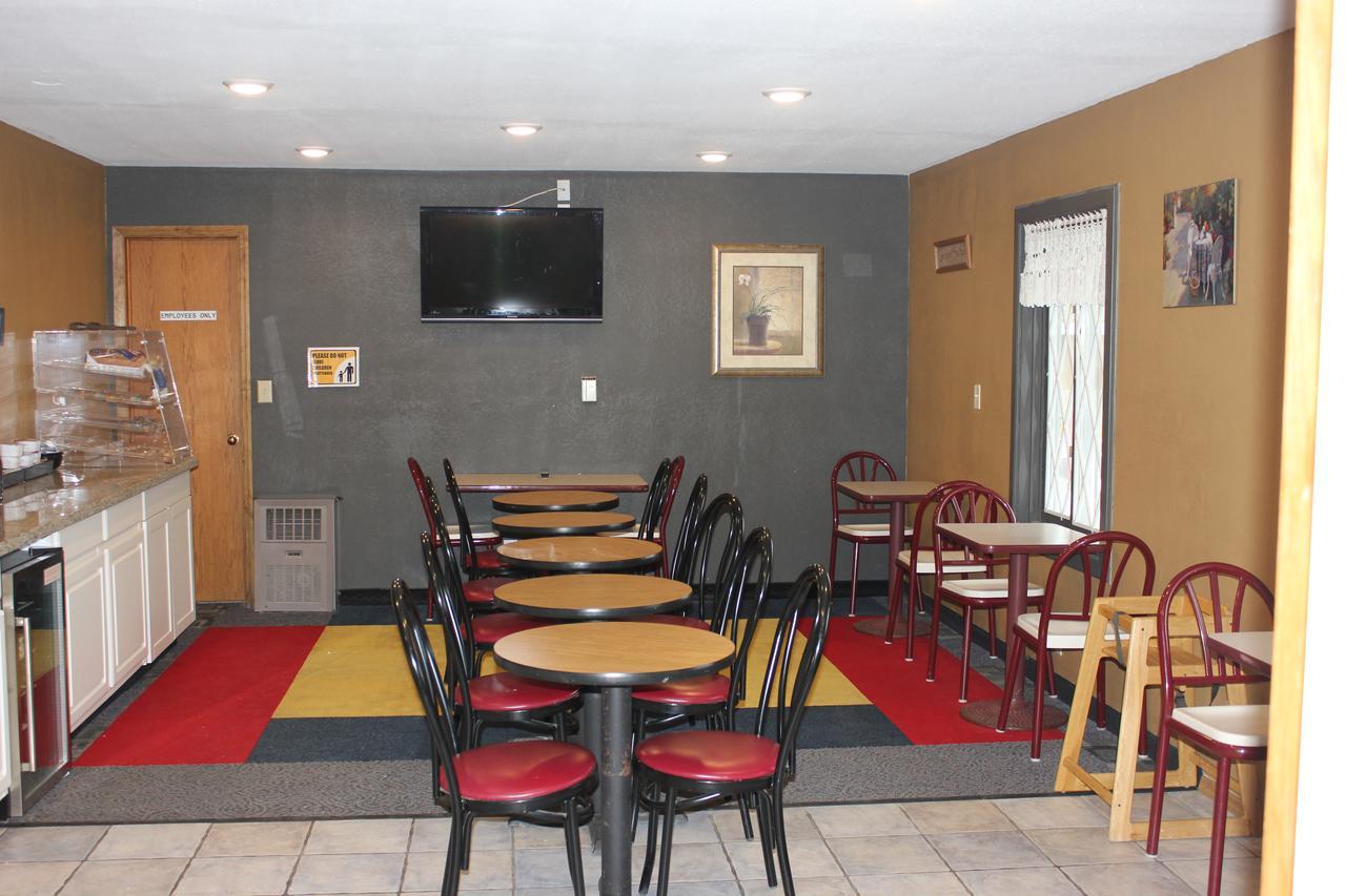Econo Lodge Oskaloosa Bagian luar foto