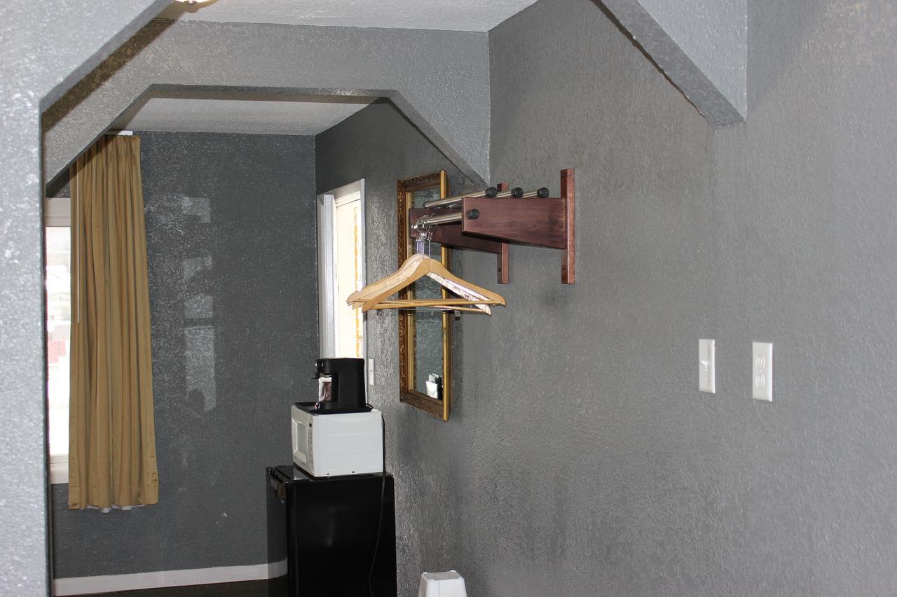 Econo Lodge Oskaloosa Bagian luar foto