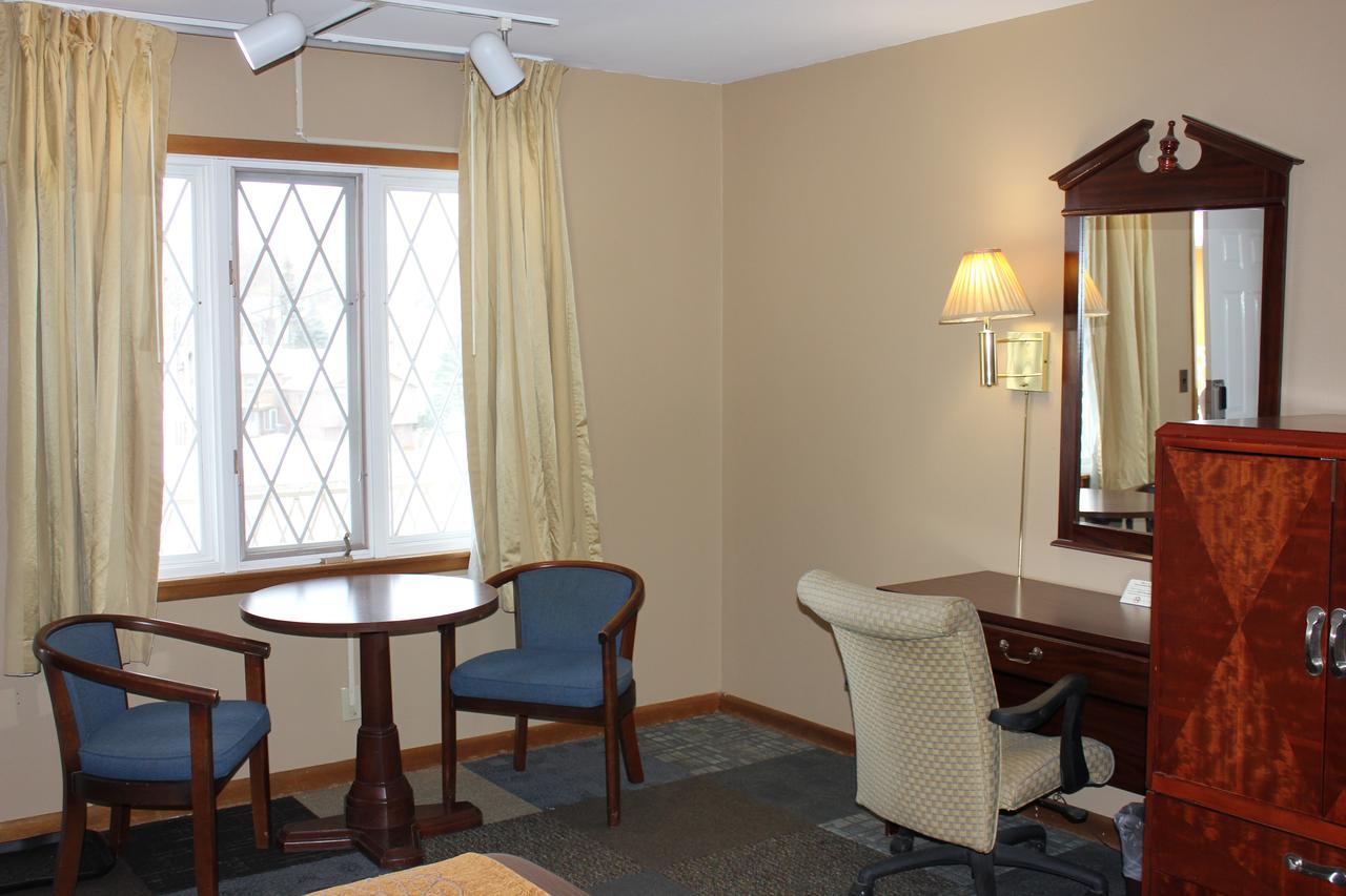Econo Lodge Oskaloosa Bagian luar foto