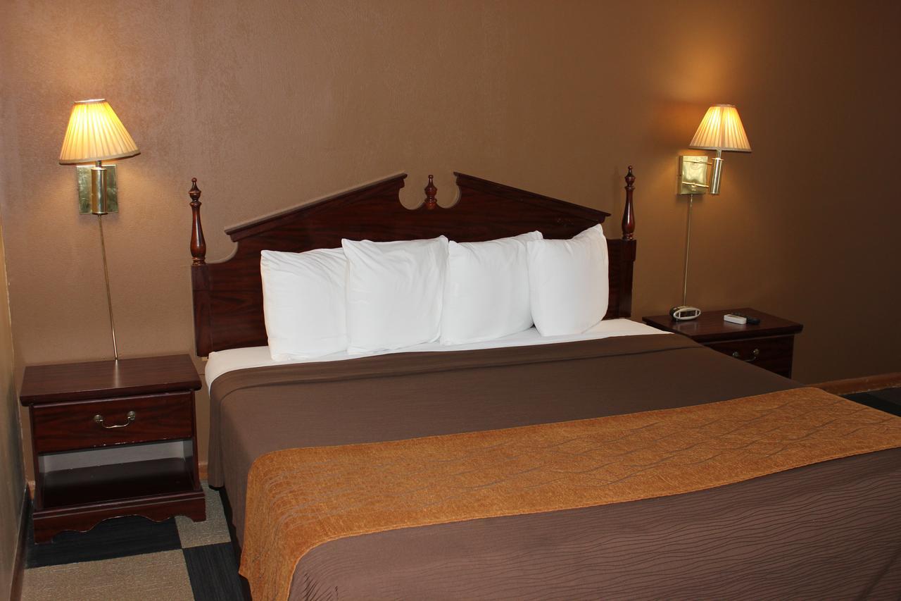 Econo Lodge Oskaloosa Bagian luar foto