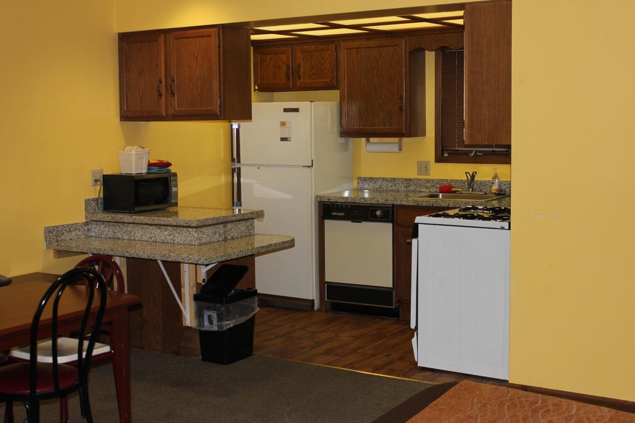 Econo Lodge Oskaloosa Bagian luar foto