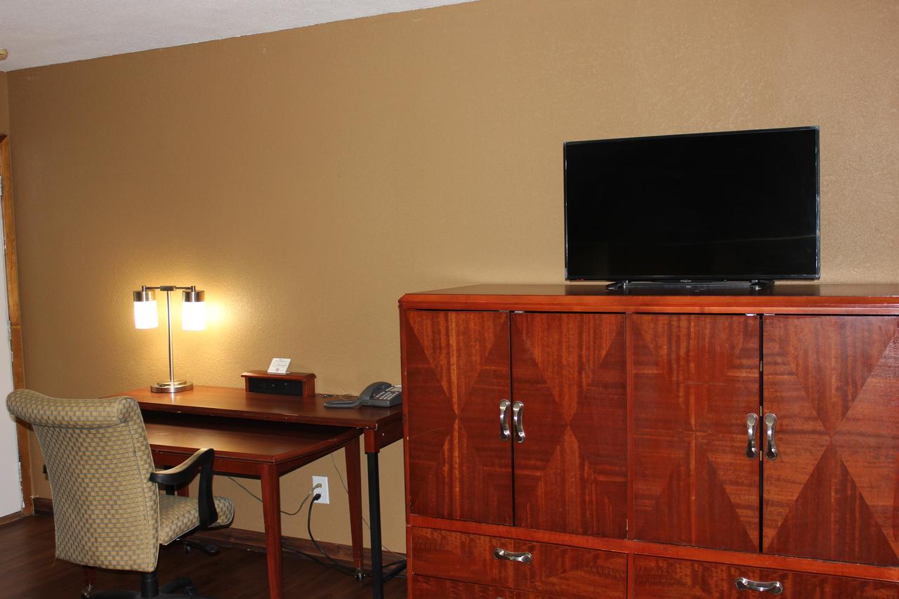 Econo Lodge Oskaloosa Bagian luar foto