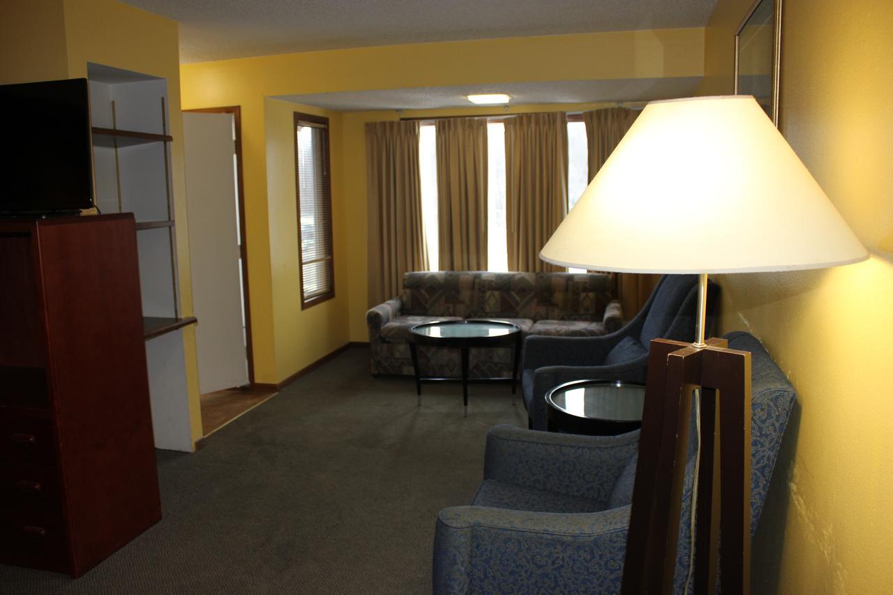 Econo Lodge Oskaloosa Bagian luar foto
