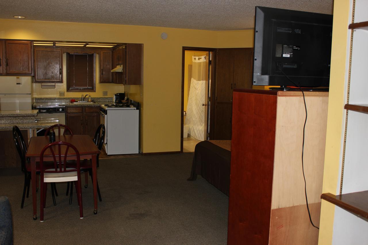 Econo Lodge Oskaloosa Bagian luar foto
