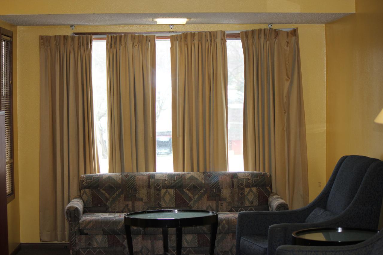 Econo Lodge Oskaloosa Bagian luar foto