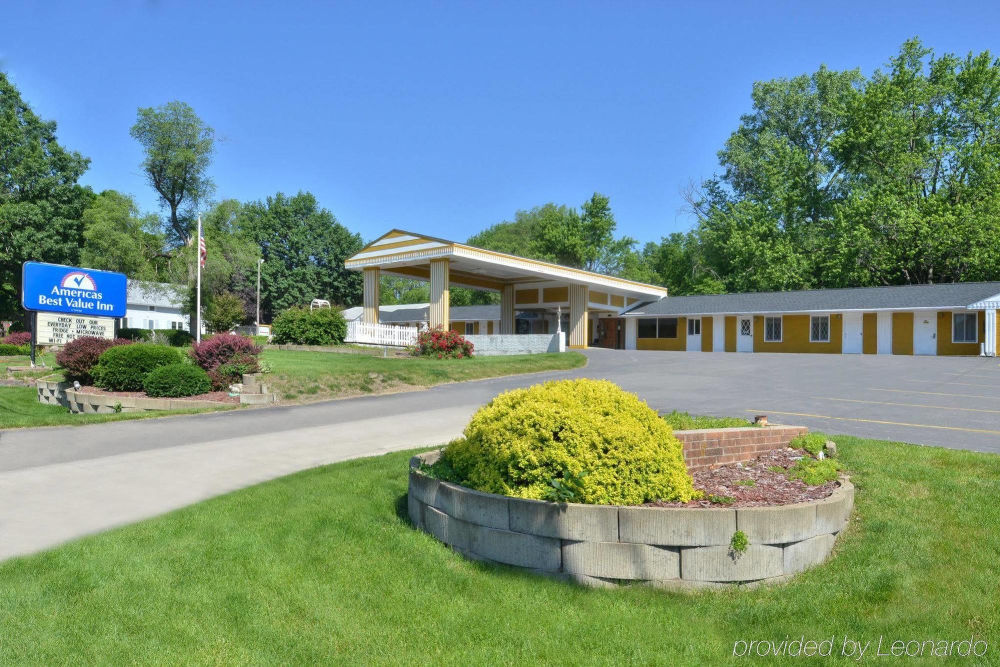 Econo Lodge Oskaloosa Bagian luar foto